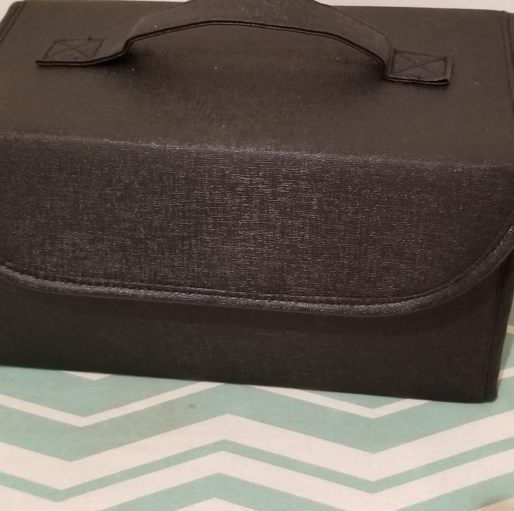 Traveling case - Picture 2 of 2